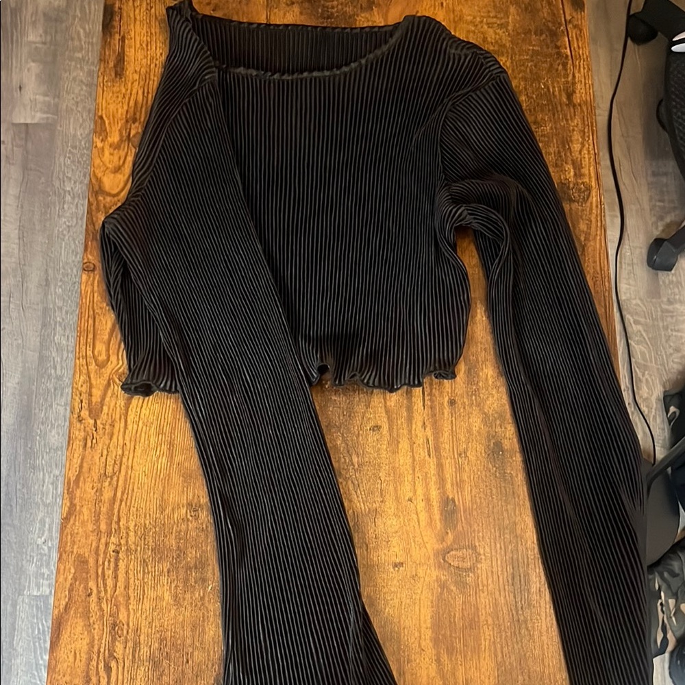 Black Crop Ribbed Blouse and long skirt 2- piece set! Enjoy! 💕✅💋 GingerPink-“@&$